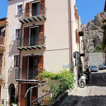 La Casa Del Geko Couette-café Cefalù